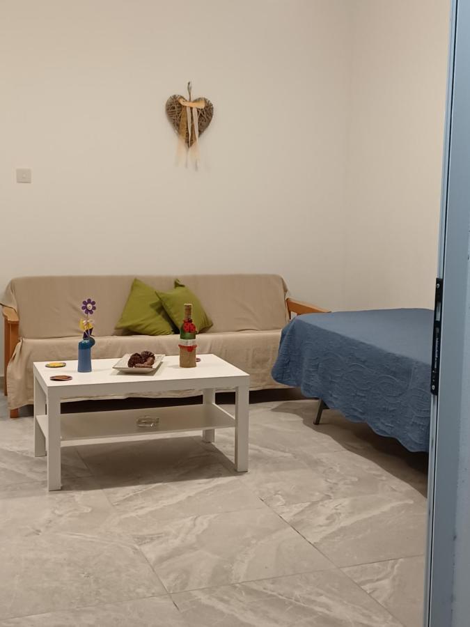 Andri' S Place Paphos Exterior photo