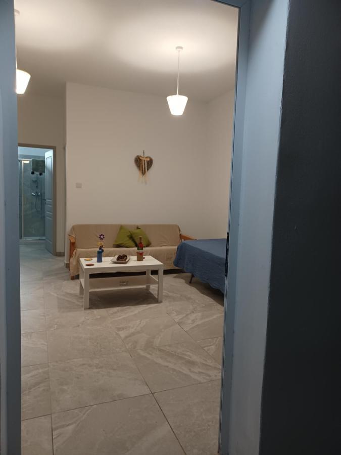 Andri' S Place Paphos Exterior photo